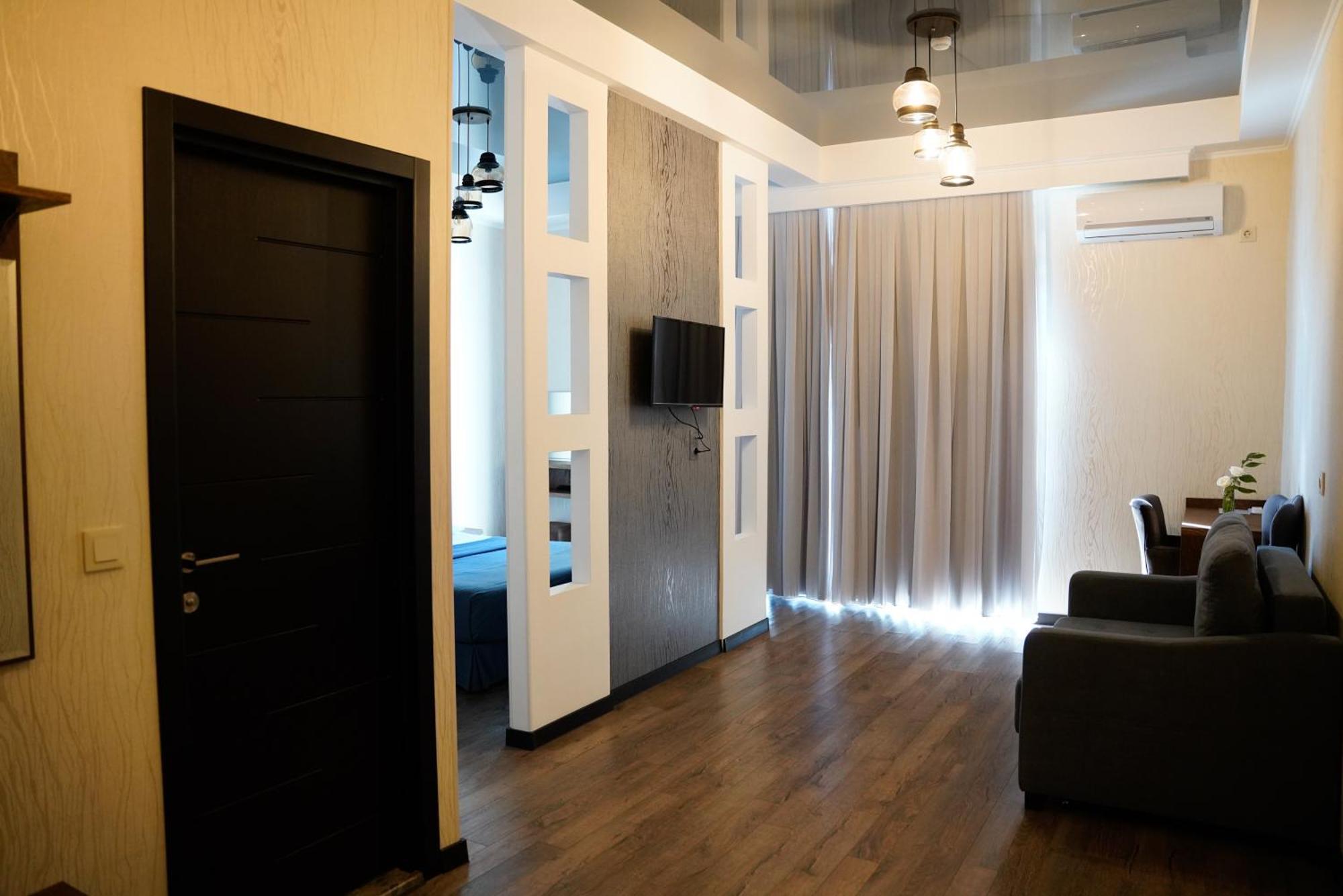 Hotel Panoramic Kutaisi Ngoại thất bức ảnh